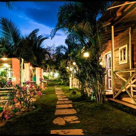 Boaty'S Beach Cottages كالانغيُت المظهر الخارجي الصورة